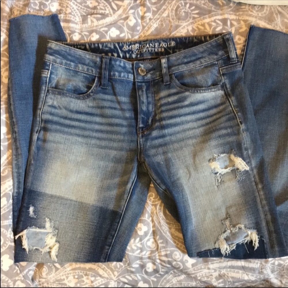 Distressed American Eagle Jeans size 8 Euc 😍